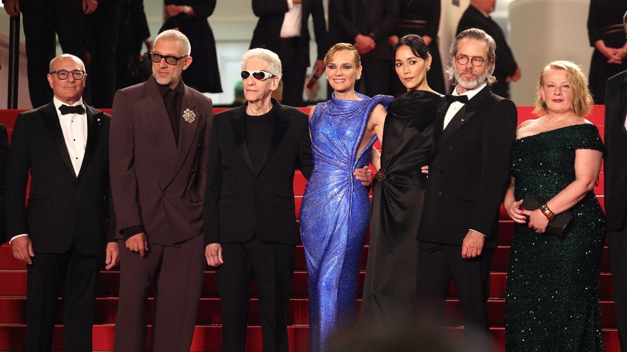 The Shrouds, la tecnologia secondo Cronenberg tra cadaveri e cimiteri