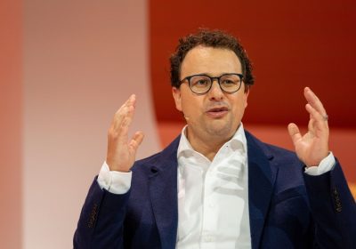 L’intelligenza artificiale domina la fiera europea del tech