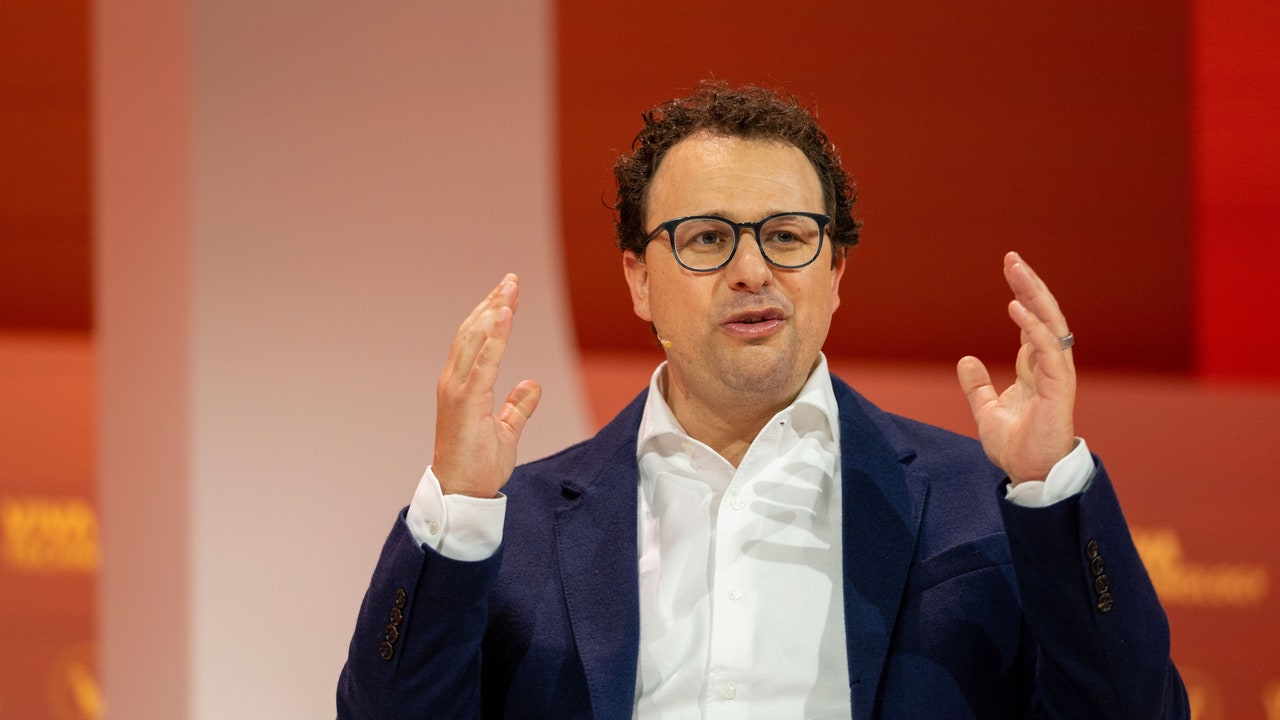 L’intelligenza artificiale domina la fiera europea del tech