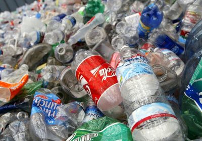 Plastica monouso, l’Ue ha aperto una procedura di infrazione contro l’Italia