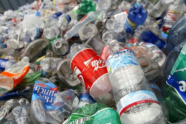 Plastica monouso, l’Ue ha aperto una procedura di infrazione contro l’Italia