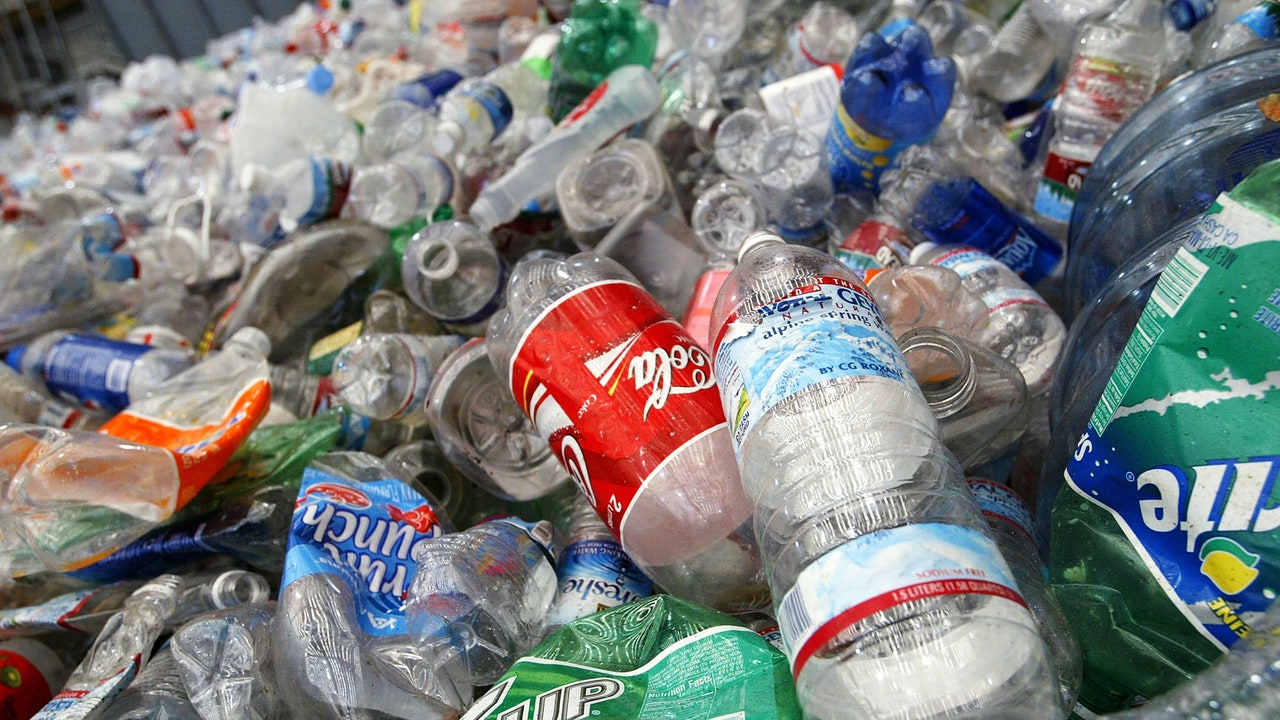 Plastica monouso, l’Ue ha aperto una procedura di infrazione contro l’Italia