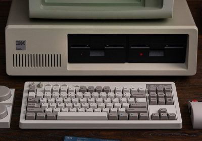 La tastiera meccanica ispirata ai modelli IBM degli anni ’80
