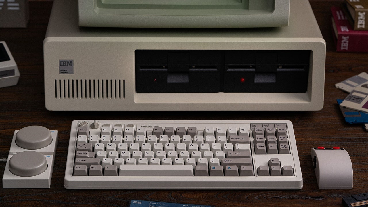 La tastiera meccanica ispirata ai modelli IBM degli anni ’80