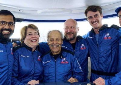 Blue Origin porta nuovi turisti nello spazio