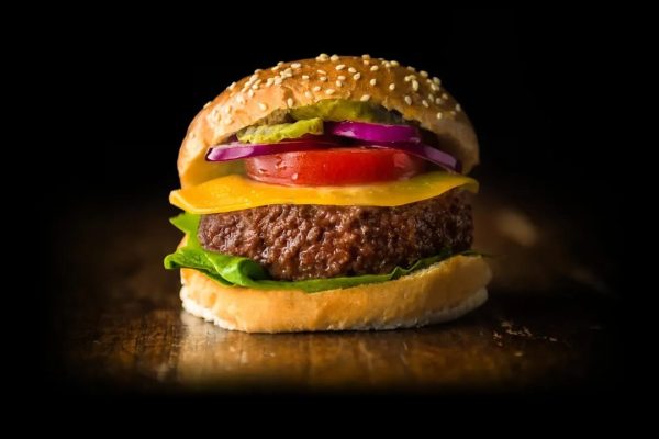 Carne coltivata, anche gli Stati Uniti iniziano a vietarla