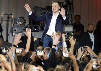 Elon Musk vuole un voto di scambio: il 25% di Tesla, oppure niente IA e robotica