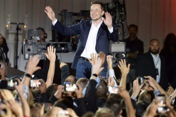 Elon Musk vuole un voto di scambio: il 25% di Tesla, oppure niente IA e robotica