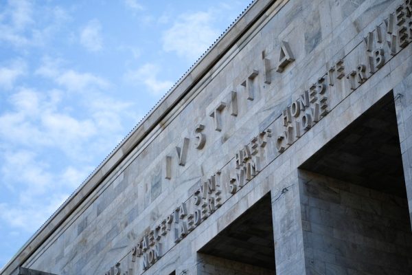 Violenza, siccome la vittima ha reagito dopo 20 secondi per i giudici non c’è reato