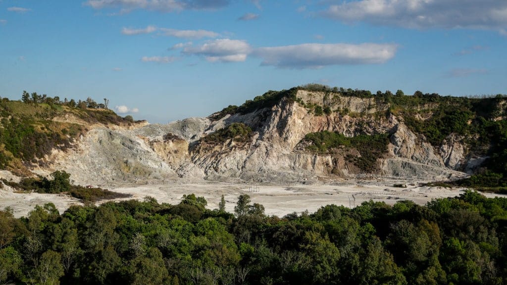 Campi Flegrei, cosa sappiamo dello sciame sismico