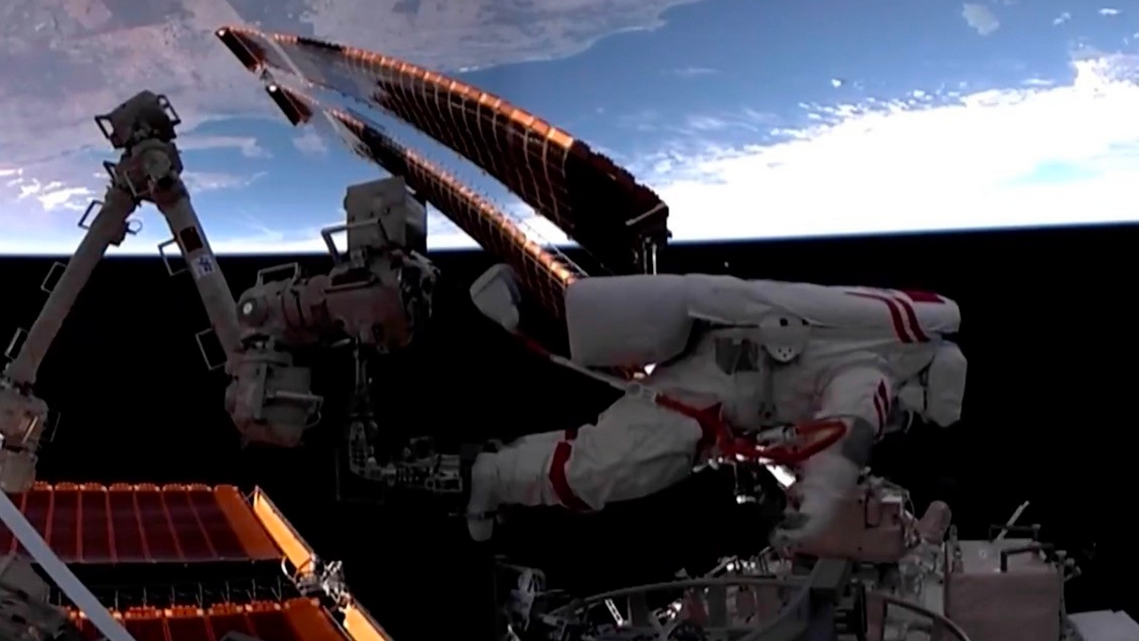 Gli astronauti cinesi della missione Shenzhou-18 hanno completato la prima attività extraveicolare