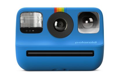 La fotocamera istantanea Polaroid Go Gen 2 porta alcune novità e la colorazione blu