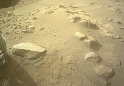 NASA Perseverance ha ''raccolto'' un altro sasso in una ruota, il suo nome è Dwayne