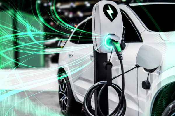 Nuovo piano incentivi auto: si parte il 3 giugno con un tetto massimo di 13.750 euro per le auto elettriche
