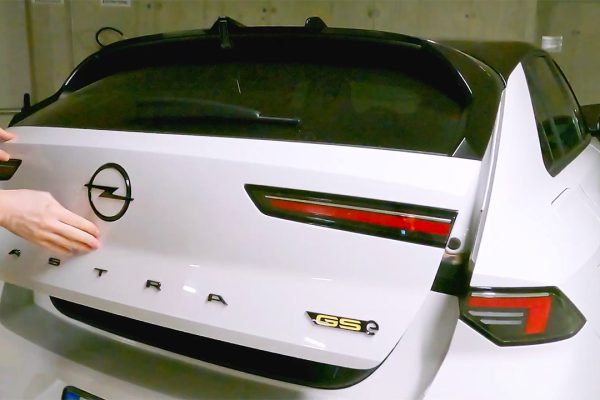 Opel Astra GSE, la prova bagagli. C'è spazio nella PHEV sportiva?