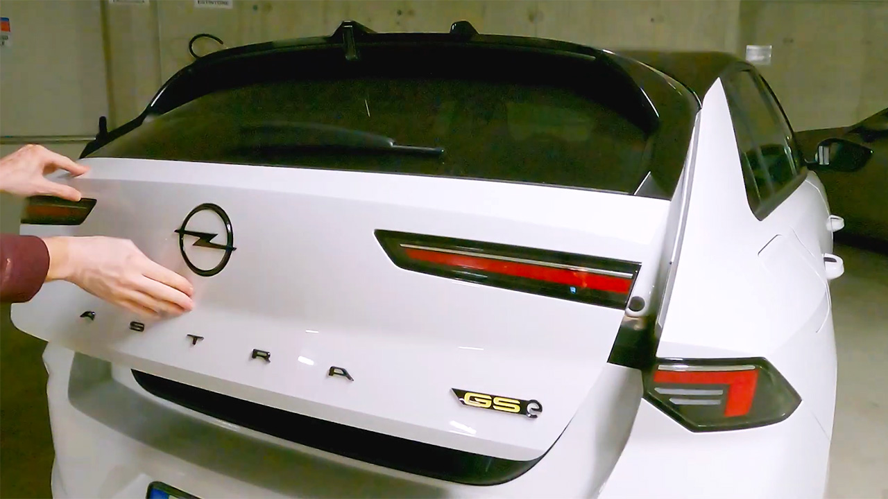 Opel Astra GSE, la prova bagagli. C'è spazio nella PHEV sportiva?