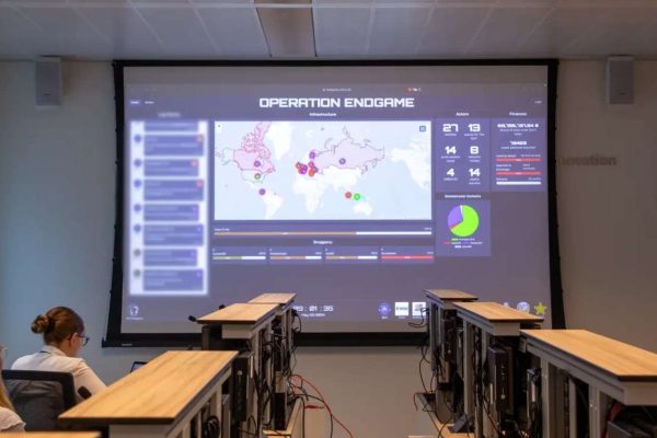 chiusi oltre 100 server, 4 arresti