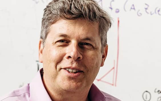 Intelligenza artificiale e deepfake: l’intervista a Oren Etzioni