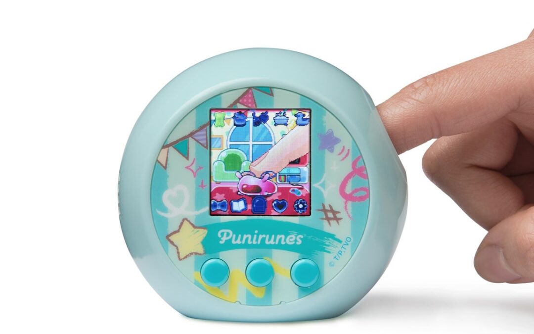 Punirunes è il simil-Tamagotchi con buco per “toccare” l’animaletto digitale