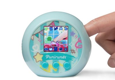 Punirunes è il simil-Tamagotchi con buco per “toccare” l’animaletto digitale