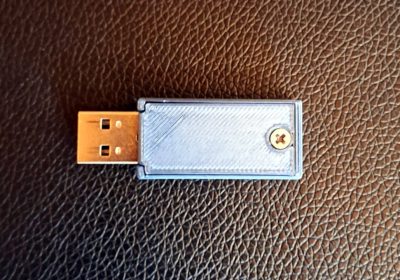 Questa chiavetta USB può memorizzare solo 8 KB di dati, ma per oltre 200 anni