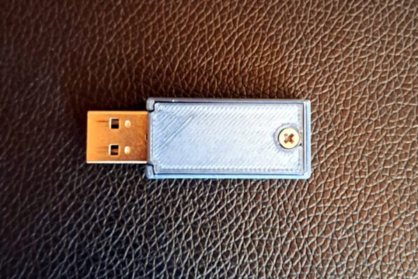 Questa chiavetta USB può memorizzare solo 8 KB di dati, ma per oltre 200 anni