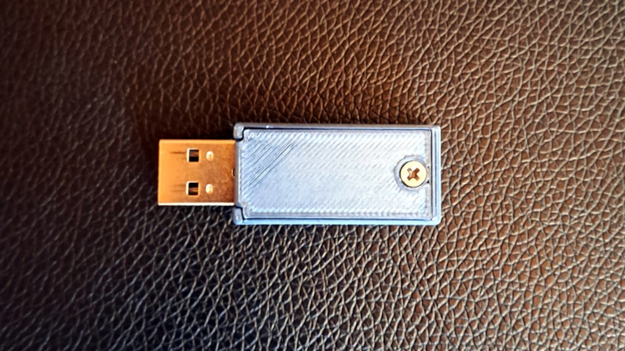 Questa chiavetta USB può memorizzare solo 8 KB di dati, ma per oltre 200 anni