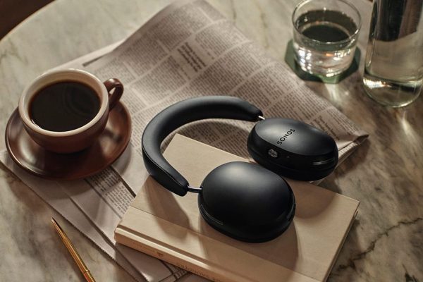 Sonos presenta Sonos Ace: dopo una lunga attesa arrivano le cuffie