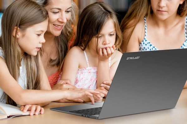 Solo 269€ il portatile low cost con 16GB/512GB e Win 11 e scende a 479€ quello con AMD Ryzen 7 5700U 16GB/512GB!