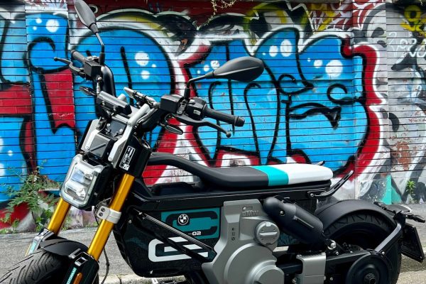 Bmw CE 02, l'elettrica minimalista da città