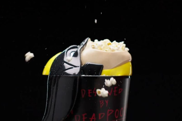 Il cesto dei popcorn di Wolverine in perfetto stile Deadpool