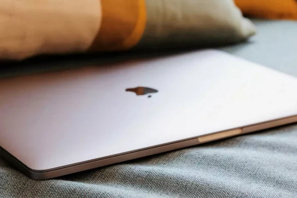 MacBook Pro OLED, primi modelli nel 2026