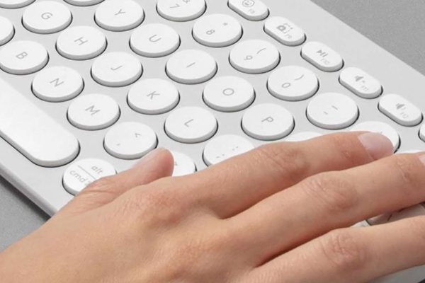 Acquista il bundle Logitech Pebble Keys 2 + tavoletta Wacom al 26% in meno su Amazon