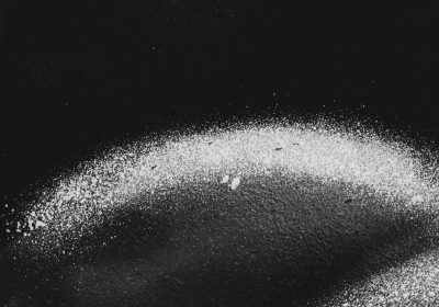 Sniffy, cosa contiene la polvere bianca energizzante da inalare che preoccupa le autorità