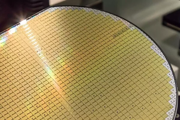 Aiuto di stato da 2 miliardi a STMicroelectronics