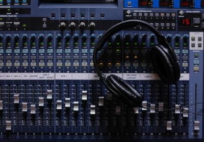 IA, case discografiche fanno causa a due start-up per violazione copyright