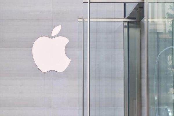 Apple Store sotto accusa per monopolio nel mercato digitale: avviata una nuova indagine UE