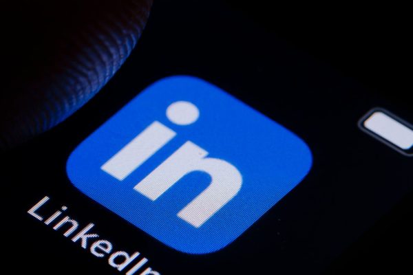 LinkedIn aggiunge nuove funzionalità AI per la ricerca del lavoro, ma solo per gli abbonati
