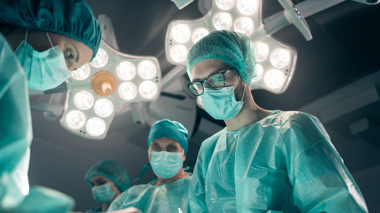 Chirurgia placebo, cos’è e in quali casi si è dimostrata efficace quanto quella “vera”