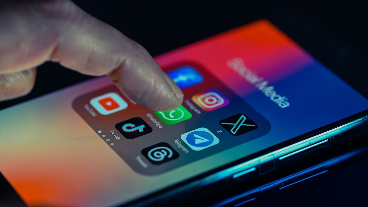 New York approva un disegno di legge per vietare ai minori i Feed dei social