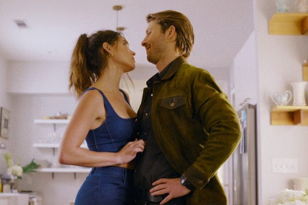 Hit Man – Killer per caso, perché secondo noi è la miglior commedia dell’anno