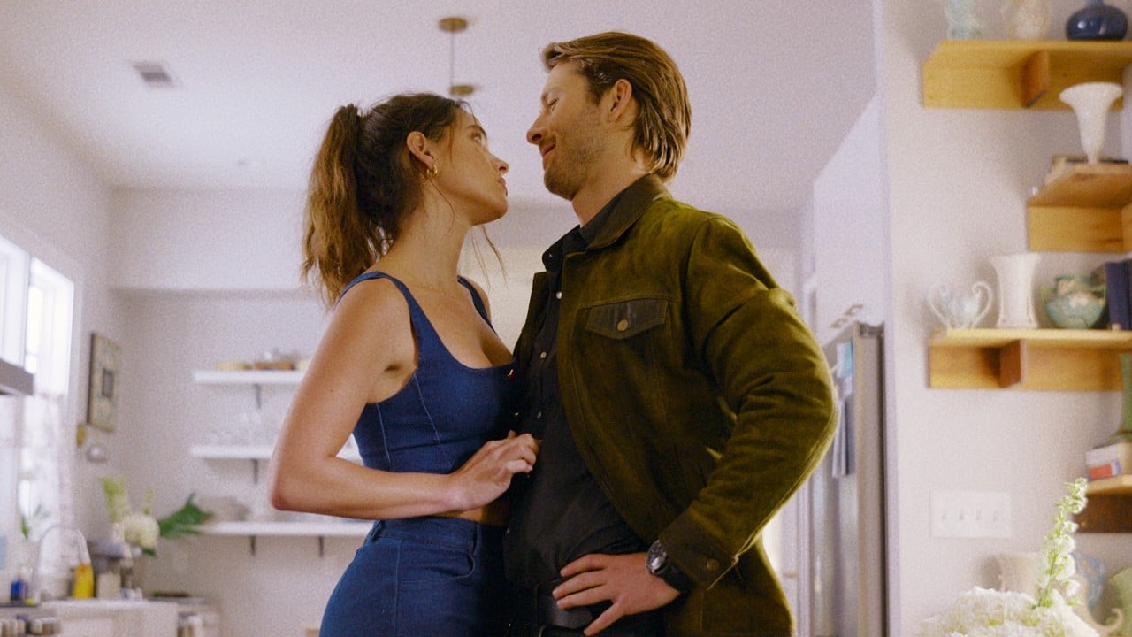 Hit Man – Killer per caso, perché secondo noi è la miglior commedia dell’anno