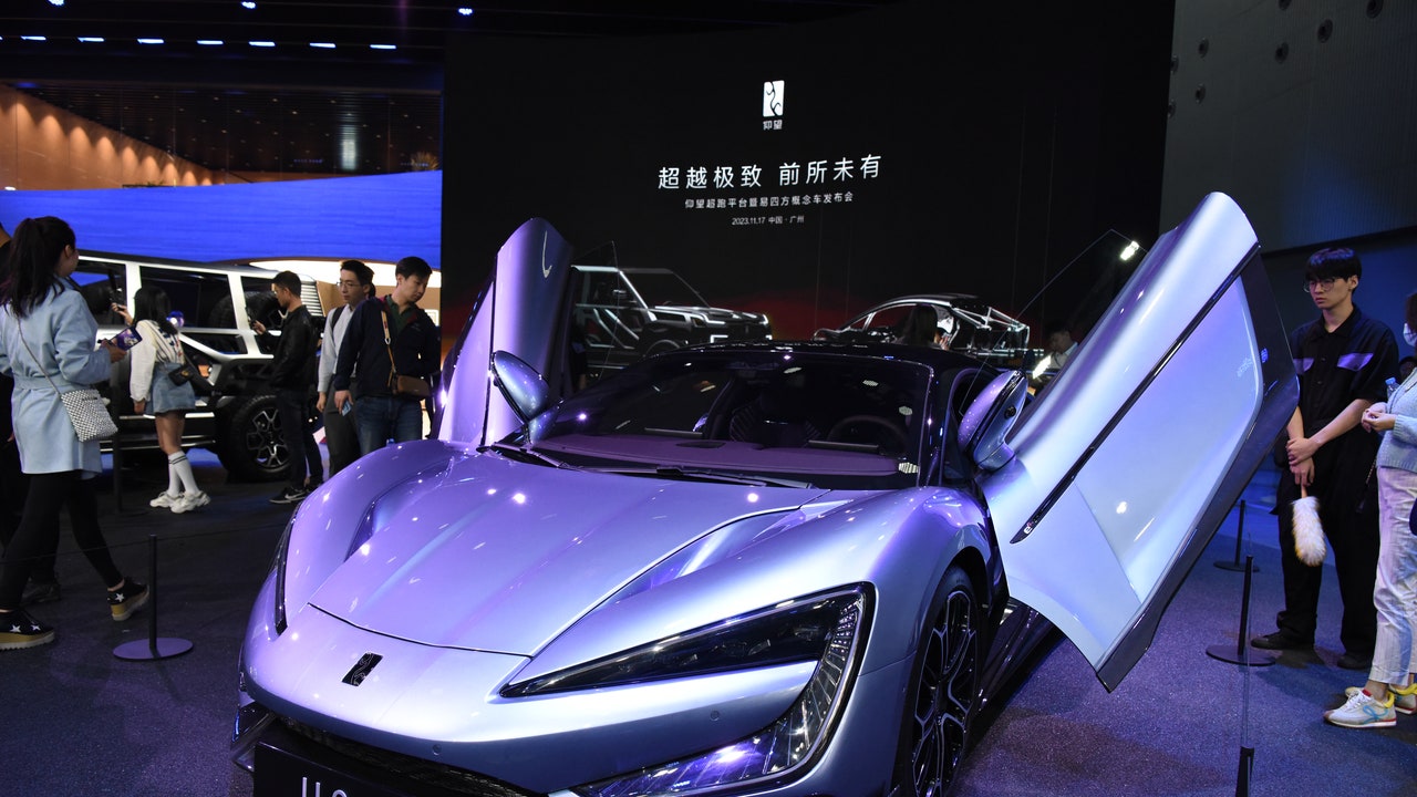 Auto elettriche cinesi, come funzionano i dazi europei contro
