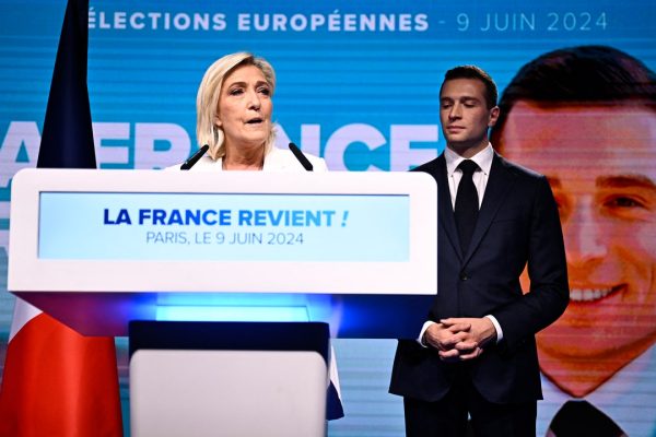 Marine Le Pen e Jordan Bardella, la coppia che ha portato il Rassemblement National al primo posto in Francia