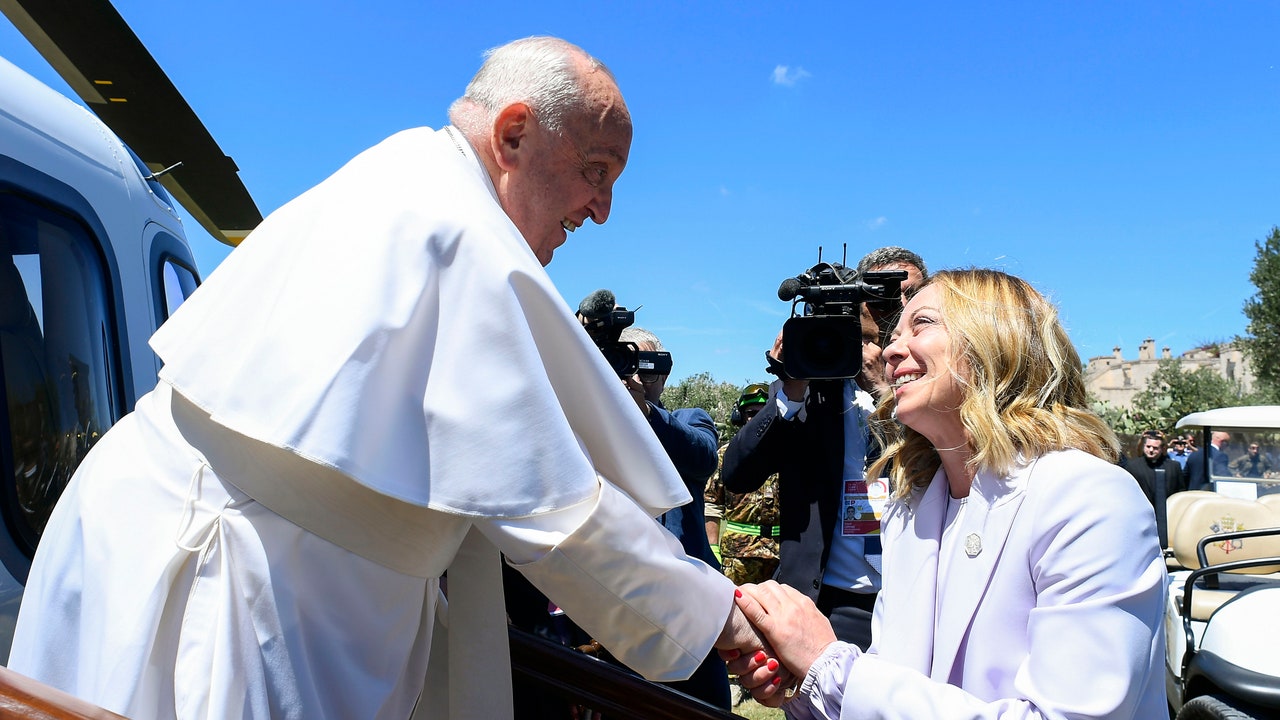 Al G7 Papa Francesco ha parlato di intelligenza artificiale. Ecco cosa ha detto