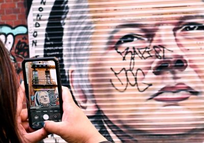 Julian Assange è libero, non è chiaro quanto lo sia il giornalismo