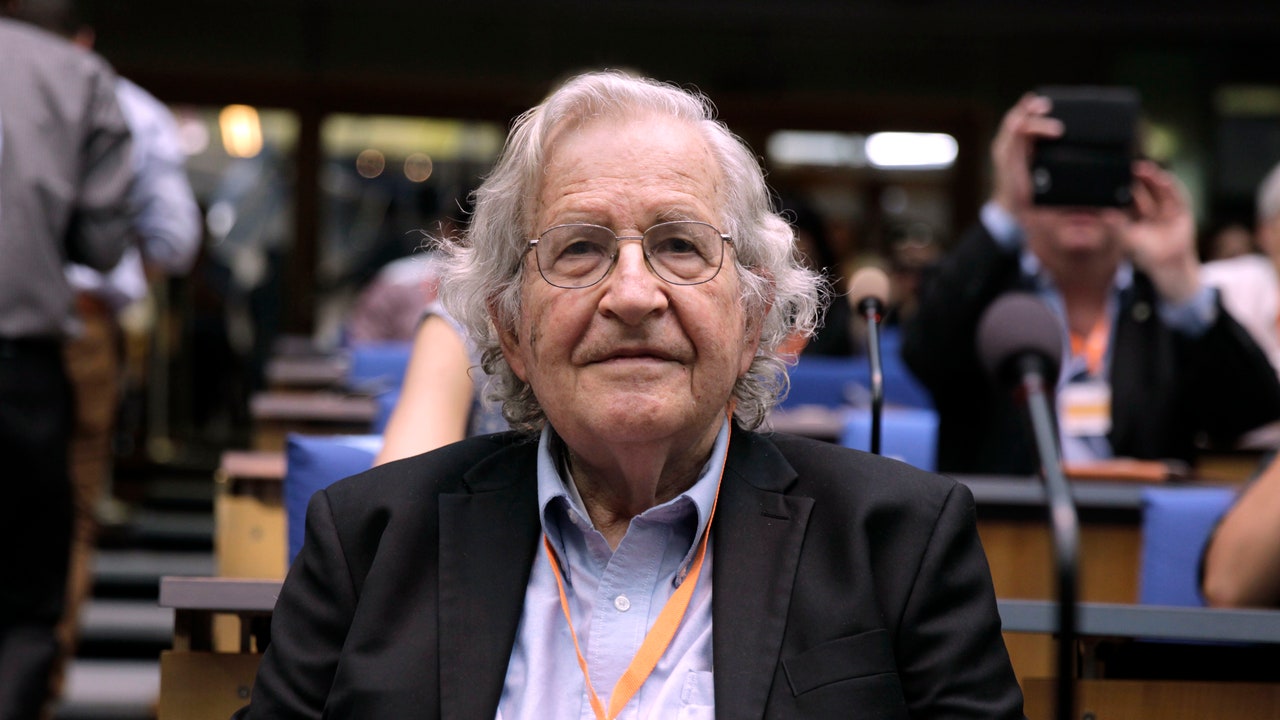 Noam Chomsky, come è nata la fake news sulla sua morte