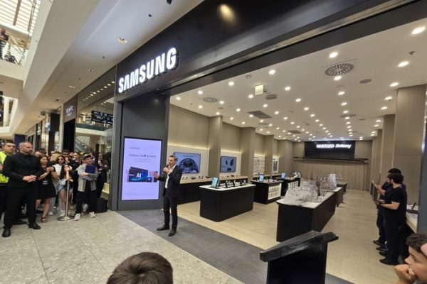 Samsung Italia inaugura il primo store monomarca con spazio dedicato all’Intelligenza Artificiale: Future Tech.