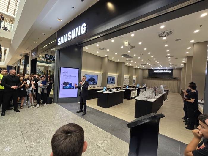 Samsung Italia inaugura il primo store monomarca con spazio dedicato all’Intelligenza Artificiale: Future Tech.