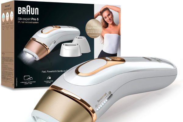 Braun Silk-expert Pro 5 Epilatore Luce Pulsata, Alternativa al Laser, Zone Sensibili, Viso, Bikini e Ascelle, 3 Accessori, Rasoio, Custodia Viaggio,Idea Regalo, Festa della Donna,PL5267 Bianco e Oro